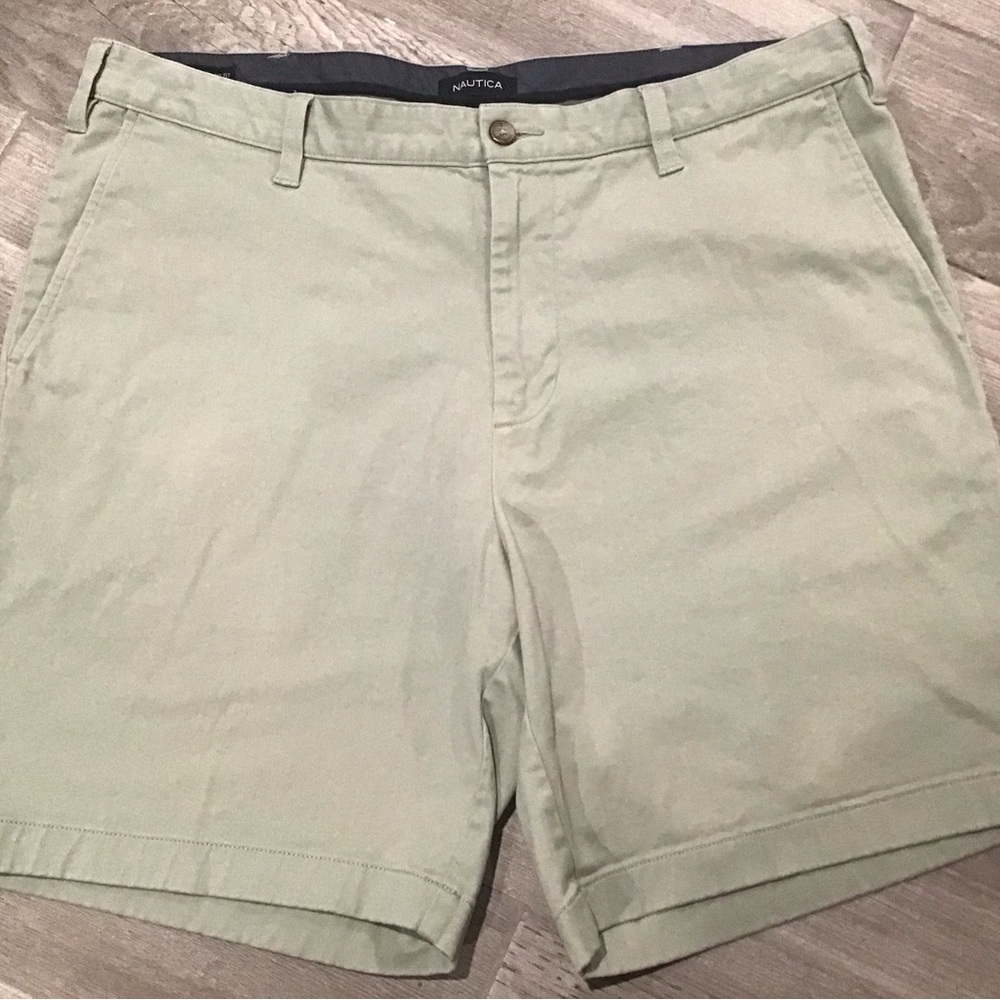 Nautica Men's Light Green Flat Front Shorts